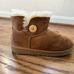 Girls size 2 Uggs